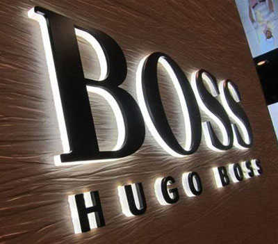 激光切割機在金屬廣告字上的應(yīng)用